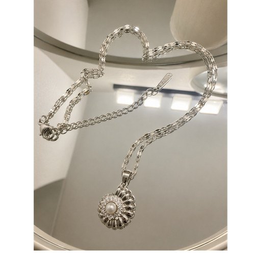 Collana con ciondolo fiore - , in
