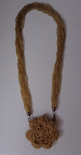 Collana con fiore