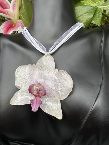 Collana con fiore - ,
