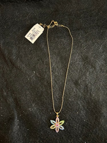 Collana con ciondolo fiore