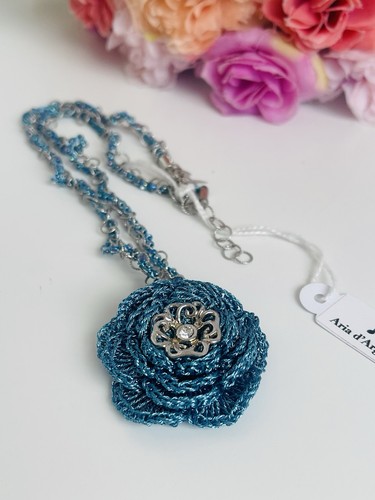 Collana fiore blu con - fiore,