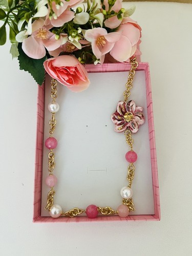 Collana con fiore - con, in